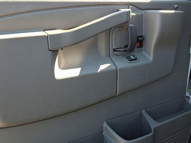 2025 GMC Savana Cargo Base