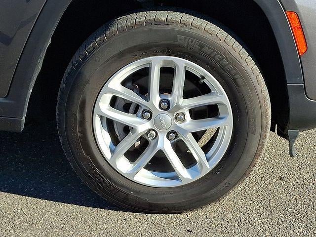 2023 Jeep Grand Cherokee Laredo 4x4