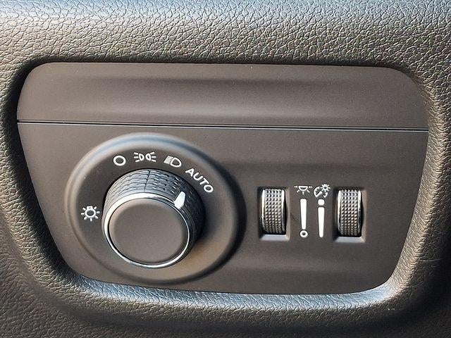 2023 Jeep Grand Cherokee Laredo 4x4