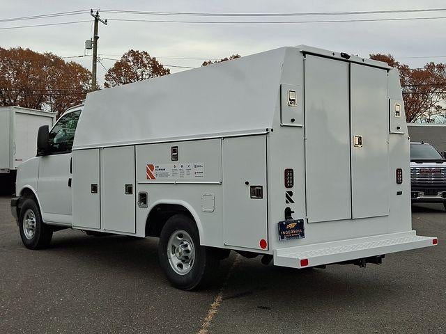 2025 Chevrolet Express Cutaway 3500 Base