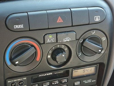 2000 Hyundai Elantra GLS