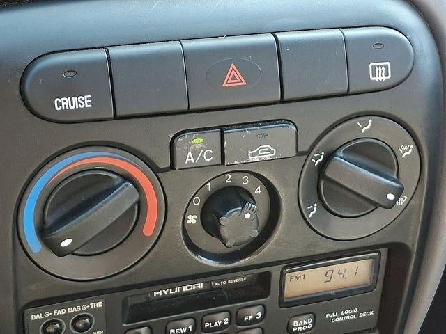 2000 Hyundai Elantra GLS