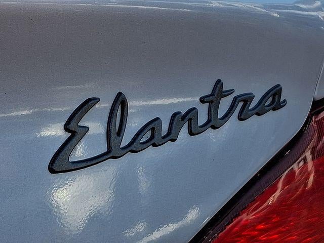 2000 Hyundai Elantra GLS