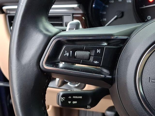 2022 Porsche Macan Base