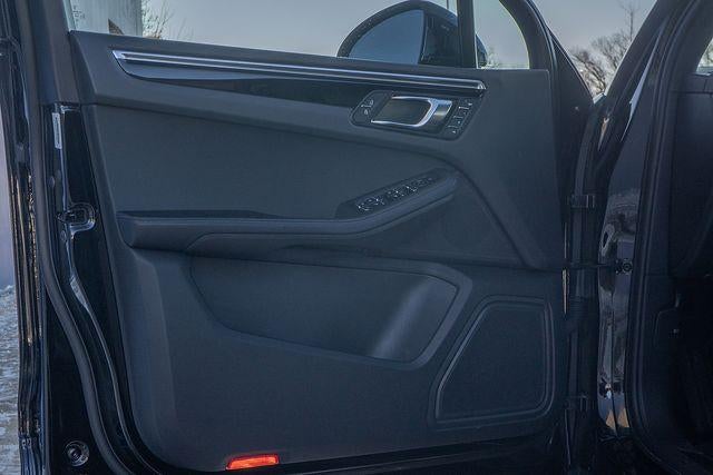2023 Porsche Macan Base