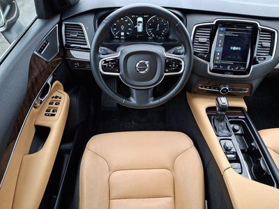 2016 Volvo XC90 T6 Momentum
