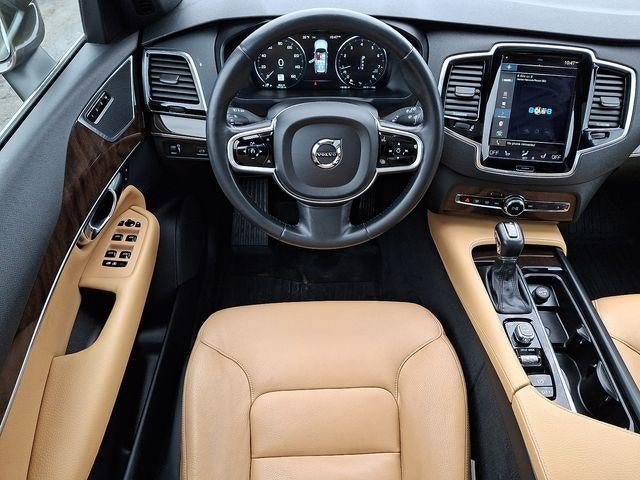 2016 Volvo XC90 T6 Momentum