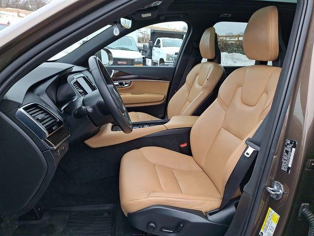 2016 Volvo XC90 T6 Momentum