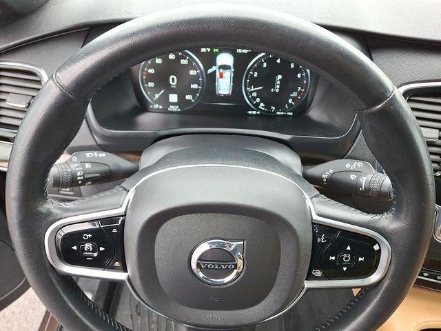 2016 Volvo XC90 T6 Momentum