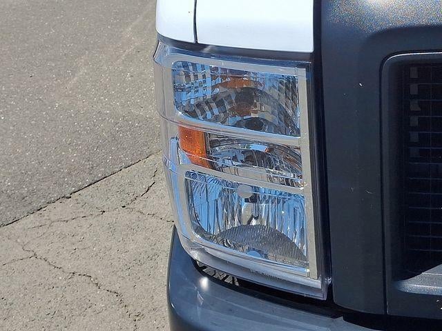 2024 Ford E-Series Cutaway Base