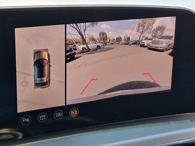 2024 Cadillac LYRIQ Luxury 2