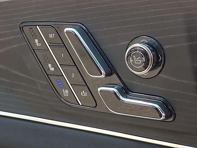 2024 Cadillac LYRIQ Luxury 2