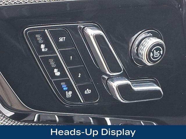 2025 Cadillac OPTIQ Luxury 2