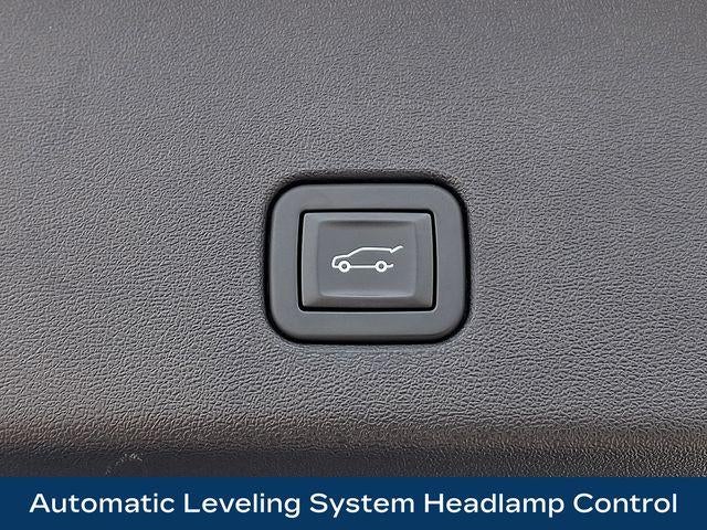 2025 Cadillac OPTIQ Luxury 2