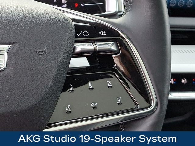 2025 Cadillac OPTIQ Luxury 2