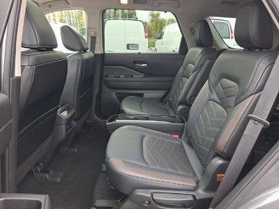 2023 Nissan Pathfinder Platinum 4WD