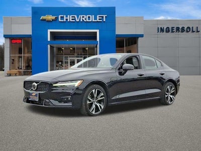 2024 Volvo S60 Plus Dark Theme