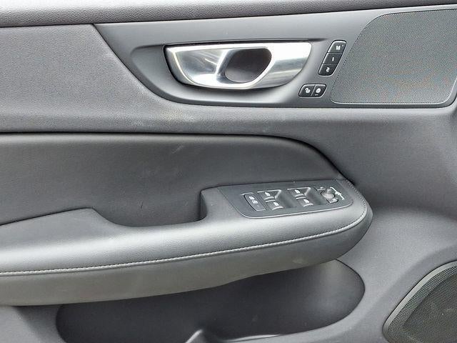 2024 Volvo S60 Plus Dark Theme