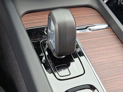 2024 Volvo S60 Plus Dark Theme