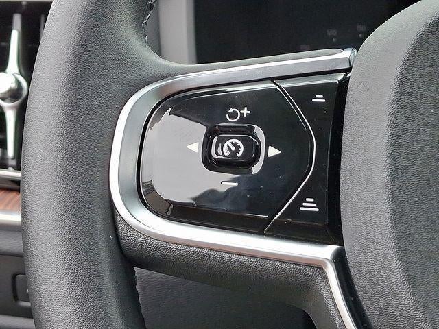 2024 Volvo S60 Plus Dark Theme