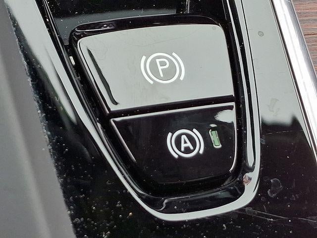 2024 Volvo S60 Plus Dark Theme