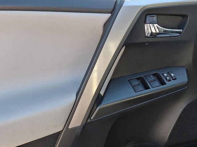 2017 Toyota RAV4 Hybrid XLE