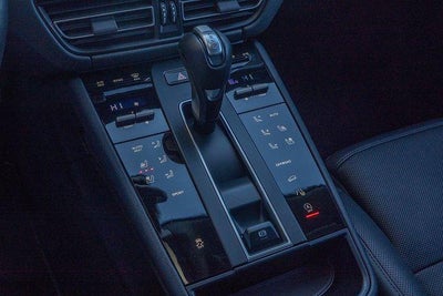 2023 Porsche Macan Base