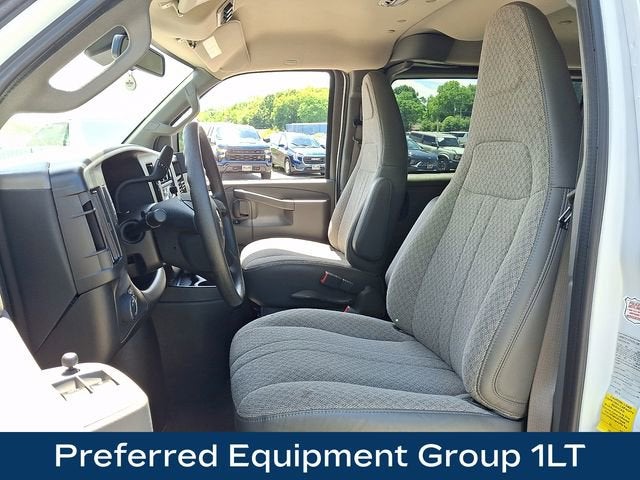 2025 Chevrolet Express Passenger 1LT