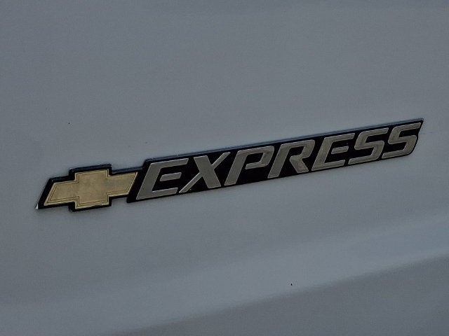 2025 Chevrolet Express Cargo WT