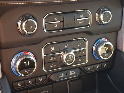 2024 GMC Yukon XL SLT
