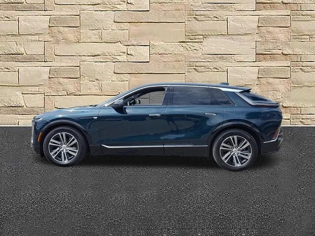 2024 Cadillac LYRIQ Luxury 1