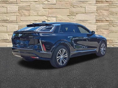 2024 Cadillac LYRIQ Luxury 2