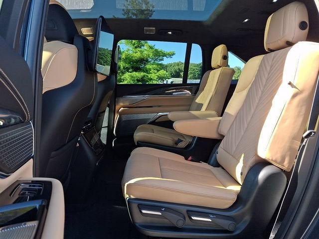 2025 Cadillac ESCALADE IQ Luxury 2