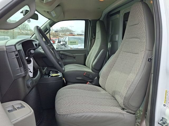 2026 Chevrolet Express Cutaway 3500 1WT