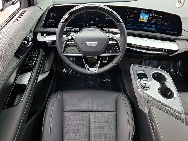 2025 Cadillac OPTIQ Luxury 2