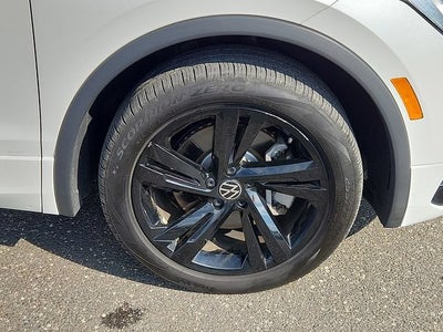 2024 Volkswagen Tiguan 2.0T SE R-Line Black
