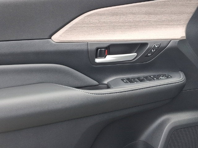 2026 Toyota Grand Highlander LE