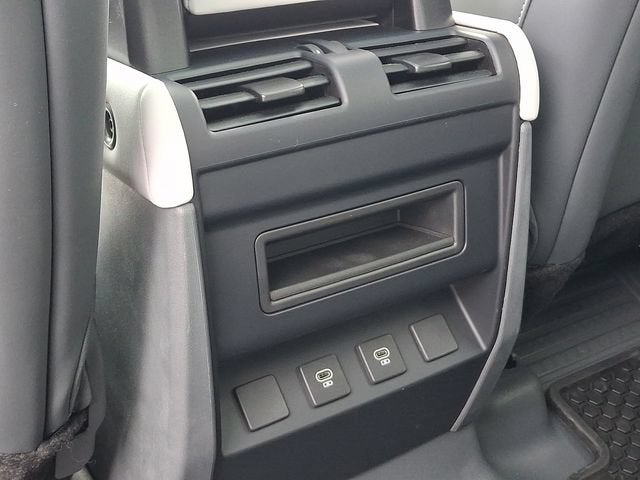 2025 Land Rover Defender 110 P300